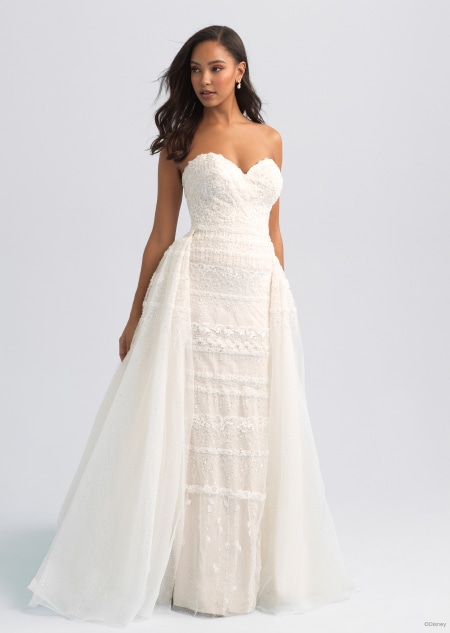 A strapless wedding dress inspired by Pocahontas