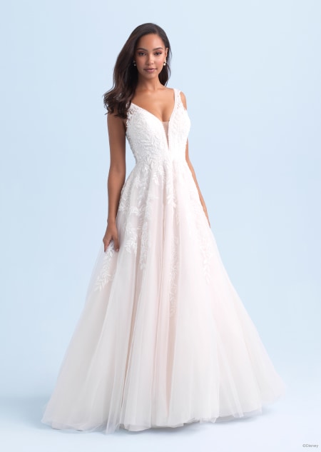 A sleeveless wedding dress inspired by Pocahontas