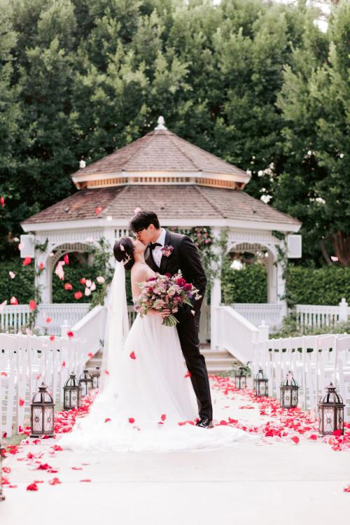 An Elegant Haunted Mansion Holiday Inspired Wedding At Disneyland