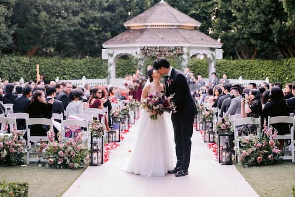 An Elegant Haunted Mansion Holiday Inspired Wedding at Disneyland ...